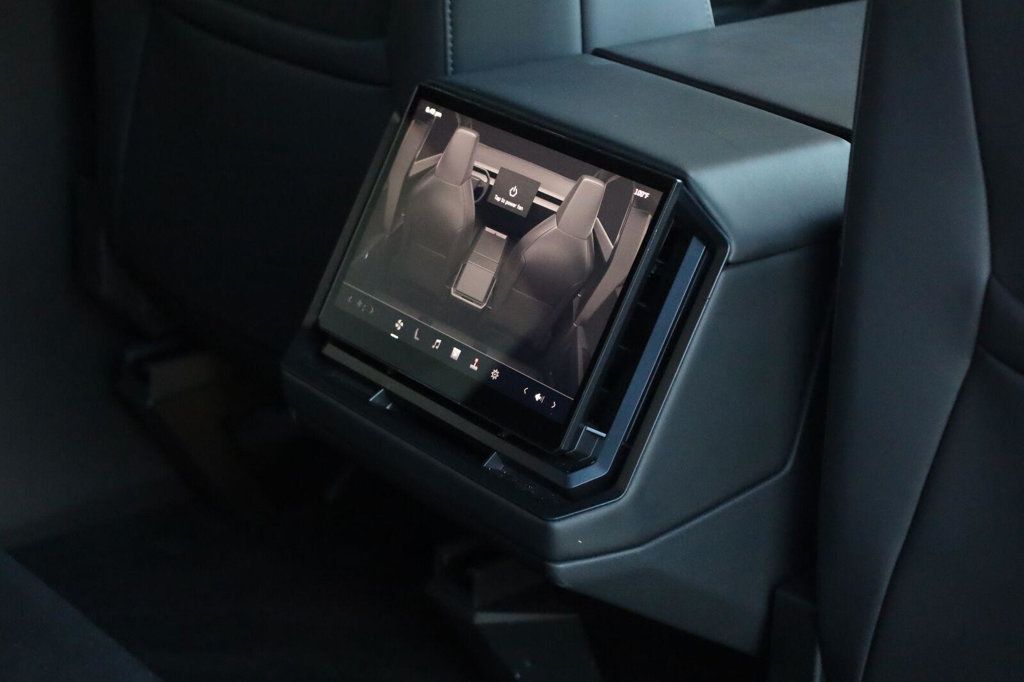Tesla Cybertruck photo 27