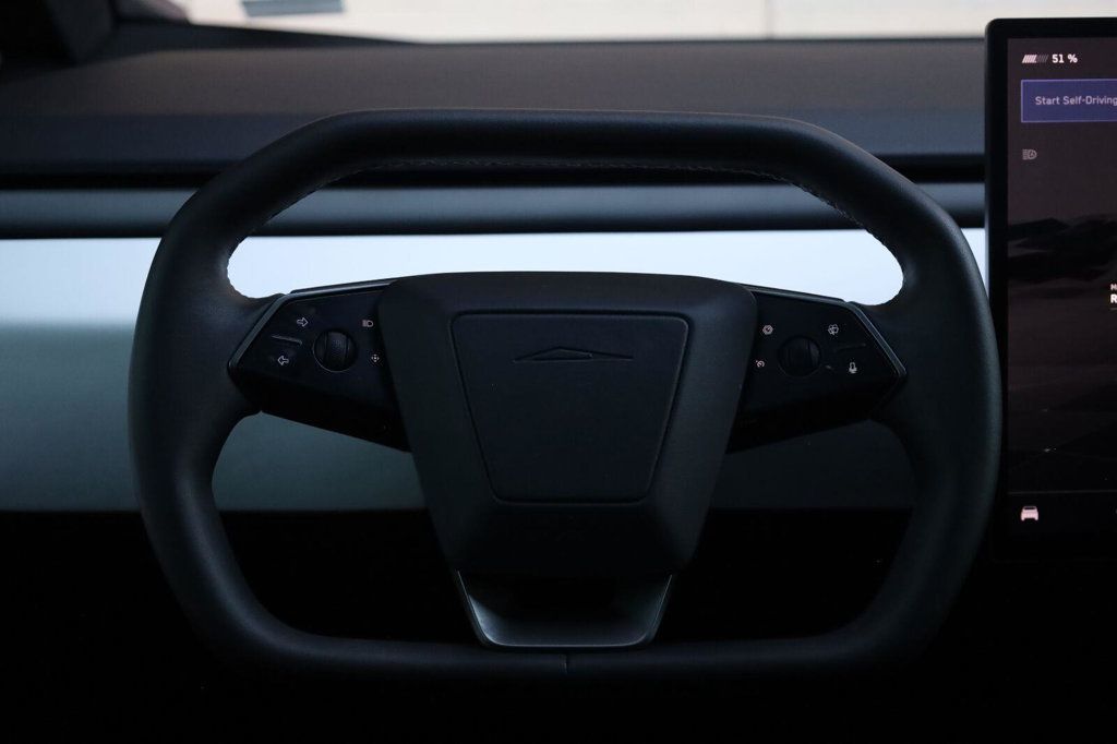 Tesla Cybertruck photo 33