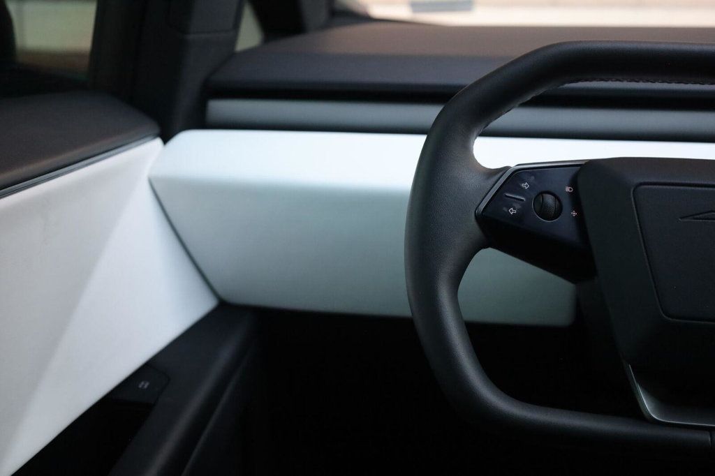 Tesla Cybertruck photo 34