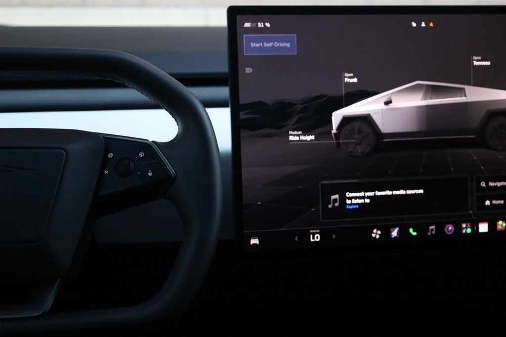 Tesla Cybertruck photo 35