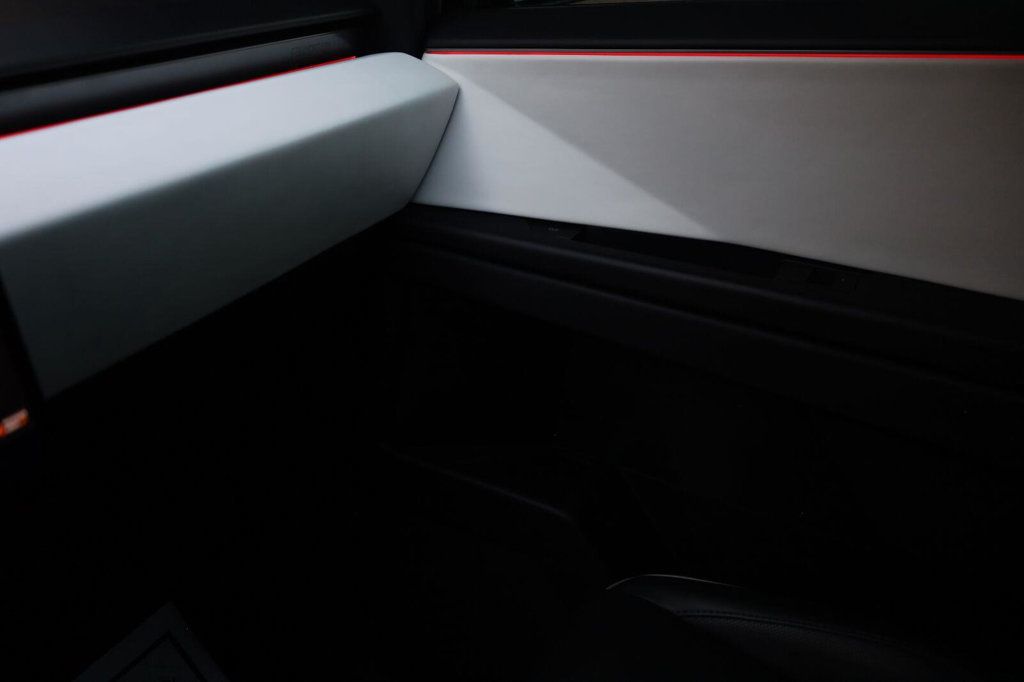 Tesla Cybertruck photo 39
