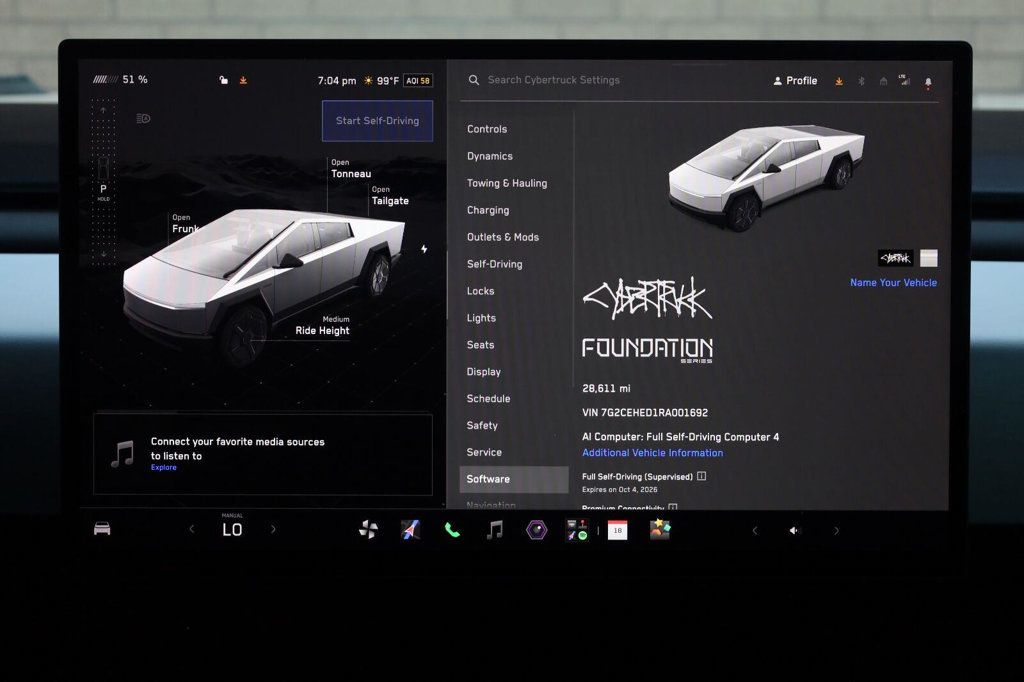 Tesla Cybertruck photo 49