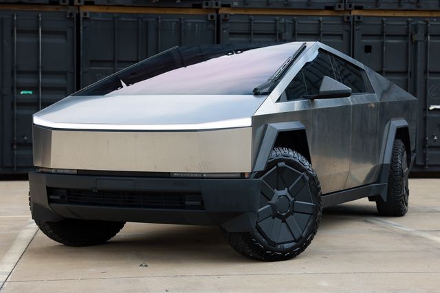 2024 Tesla Cybertruck Foundation Series AWD w/FSD - 23022298 - 0