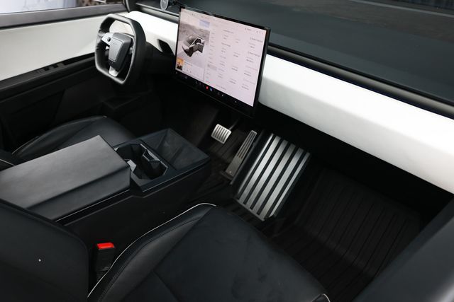 2024 Tesla Cybertruck Foundation Series AWD w/FSD - 23022298 - 18