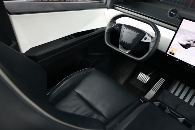 2024 Tesla Cybertruck Foundation Series AWD w/FSD - 23022298 - 22