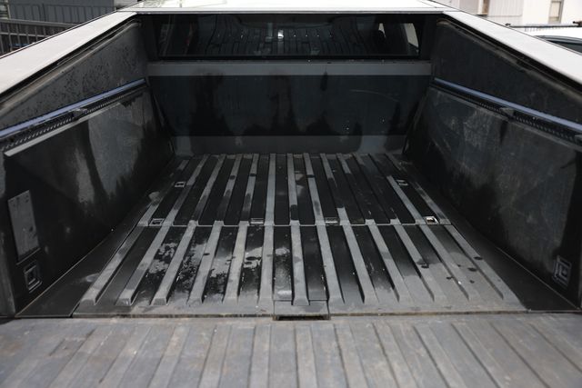 2024 Tesla Cybertruck Foundation Series AWD w/FSD - 23022298 - 26