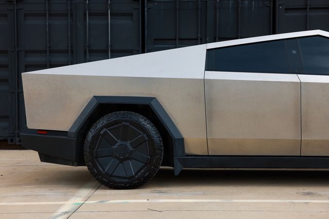 2024 Tesla Cybertruck Foundation Series AWD w/FSD - 23022298 - 28