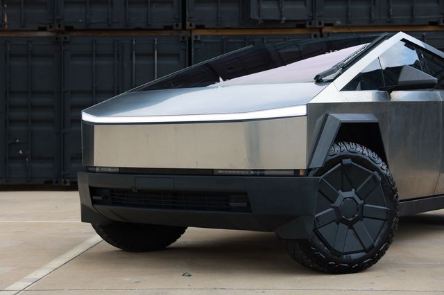 2024 Tesla Cybertruck Foundation Series AWD w/FSD - 23022298 - 33