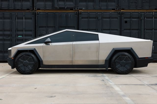 2024 Tesla Cybertruck Foundation Series AWD w/FSD - 23022298 - 3