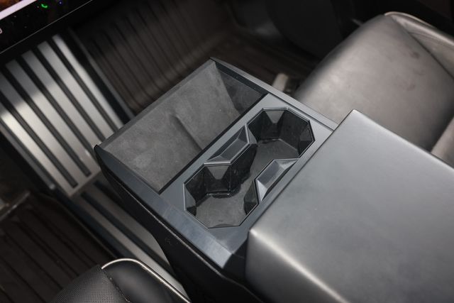 2024 Tesla Cybertruck Foundation Series AWD w/FSD - 23022298 - 44