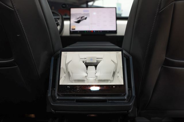 2024 Tesla Cybertruck Foundation Series AWD w/FSD - 23022298 - 45