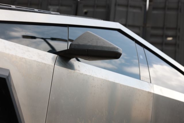 2024 Tesla Cybertruck Foundation Series AWD w/FSD - 23022298 - 47