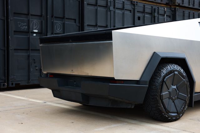2024 Tesla Cybertruck Foundation Series AWD w/FSD - 23022298 - 50
