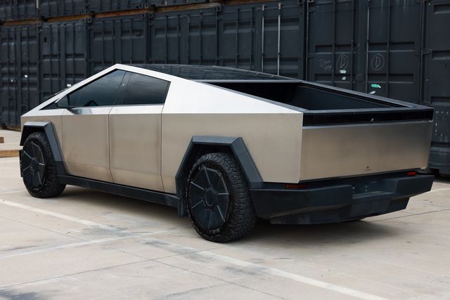 2024 Tesla Cybertruck Foundation Series AWD w/FSD - 23022298 - 7