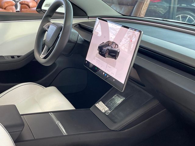 2024 Tesla Model 3 Performance AWD - 22945372 - 28