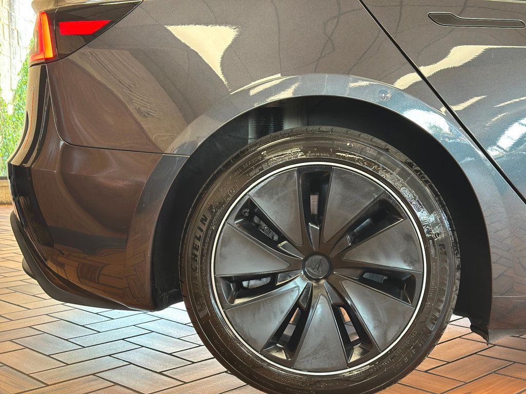 2024 Tesla Model 3 photo 11