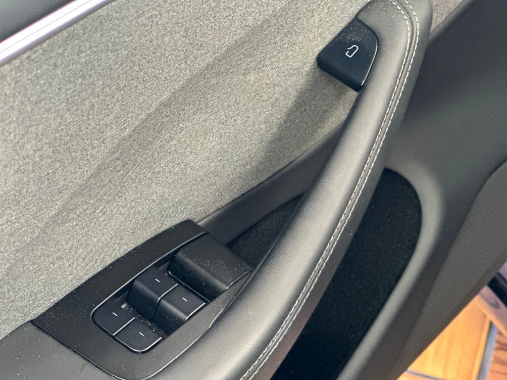 2024 Tesla Model 3 photo 23