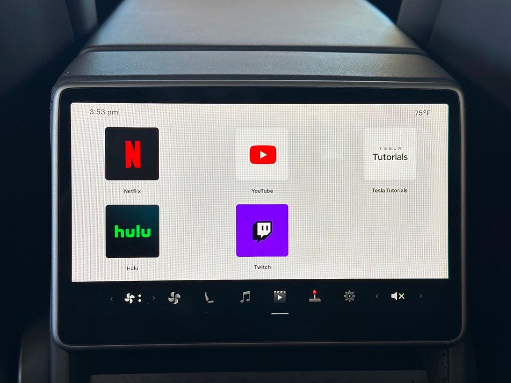 2024 Tesla Model 3 photo 30