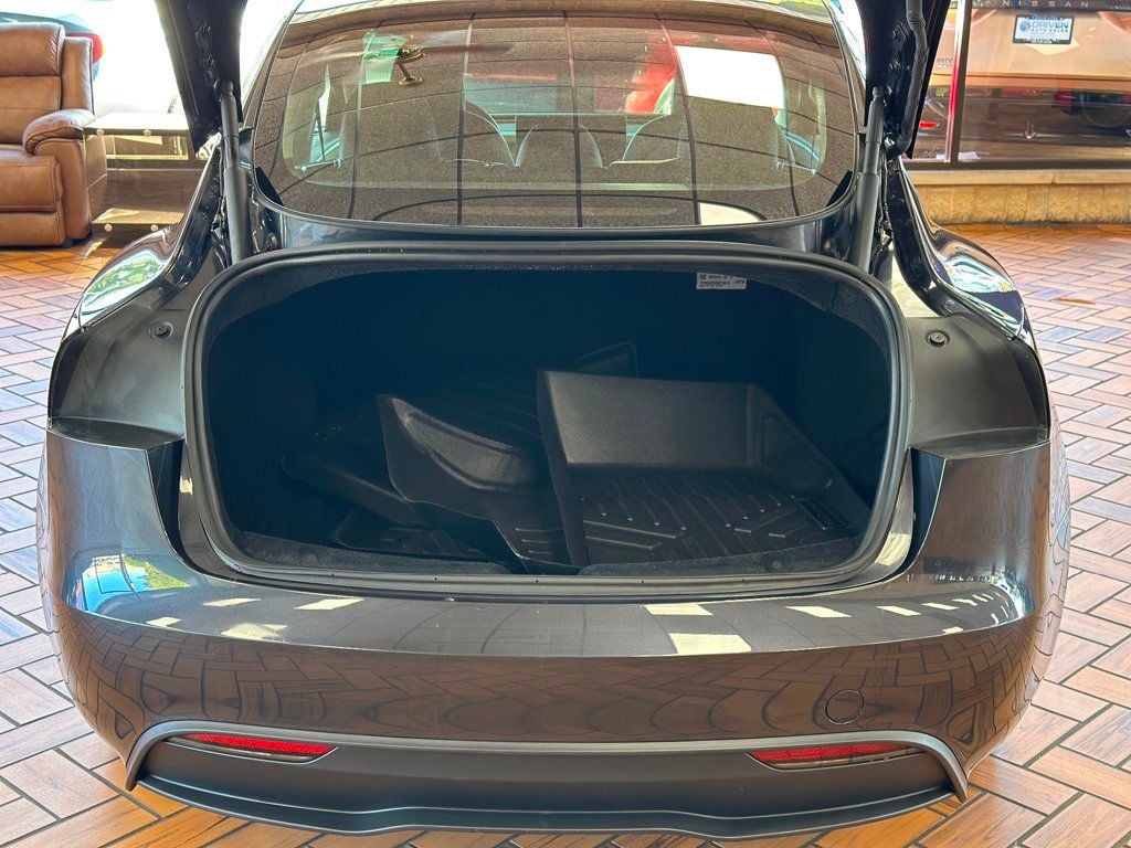 2024 Tesla Model 3 photo 32