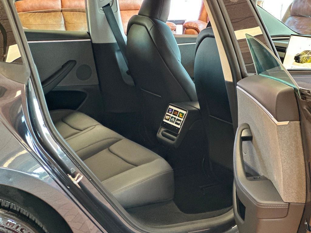 2024 Tesla Model 3 photo 33