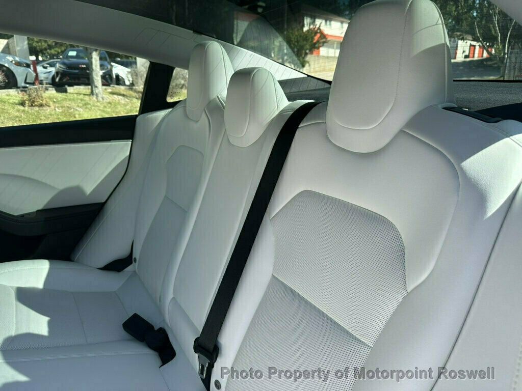 Tesla Model 3 RWD photo 12