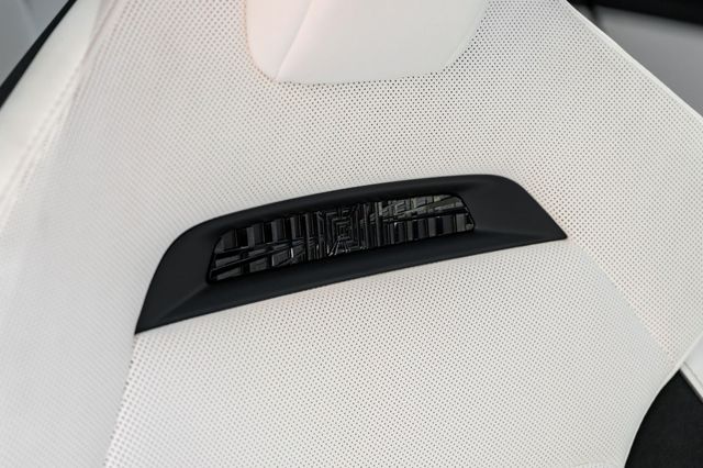 2024 Tesla Model S Plaid AWD - 22938522 - 40