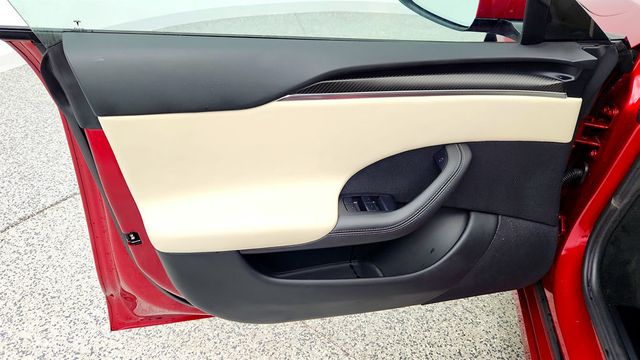 2024 Tesla Model S Plaid AWD w/ Cream Vegan Leather & Yoke Steering Wheel - 23001234 - 10