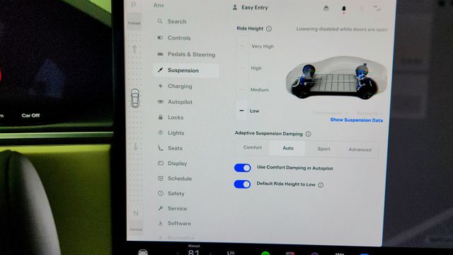 2024 Tesla Model S Plaid AWD w/ Cream Vegan Leather & Yoke Steering Wheel - 23001234 - 18
