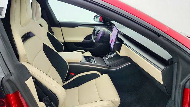 2024 Tesla Model S Plaid AWD w/ Cream Vegan Leather & Yoke Steering Wheel - 23001234 - 29