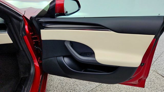 2024 Tesla Model S Plaid AWD w/ Cream Vegan Leather & Yoke Steering Wheel - 23001234 - 31