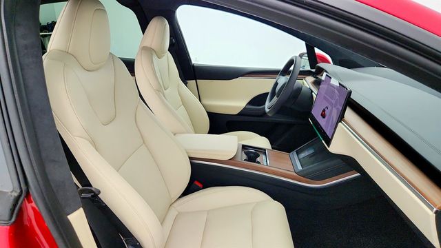 2024 Tesla Model X AWD w/ Cream Vegan Leather Interior - 23012962 - 25