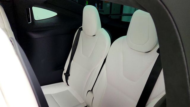 2024 Tesla Model X Plaid AWD w/ White & Black Vegan Leather Interior - 23081747 - 25