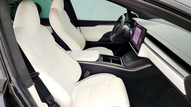 2024 Tesla Model X Plaid AWD w/ White & Black Vegan Leather Interior - 23081747 - 27