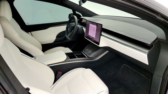 2024 Tesla Model X Plaid AWD w/ White & Black Vegan Leather Interior - 23081747 - 28