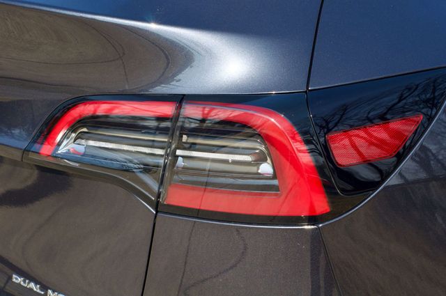 2024 Tesla Model Y LocalTrade/LongRange/HeatedFront&RearSeats/AerialViewCamera - 22982456 - 9