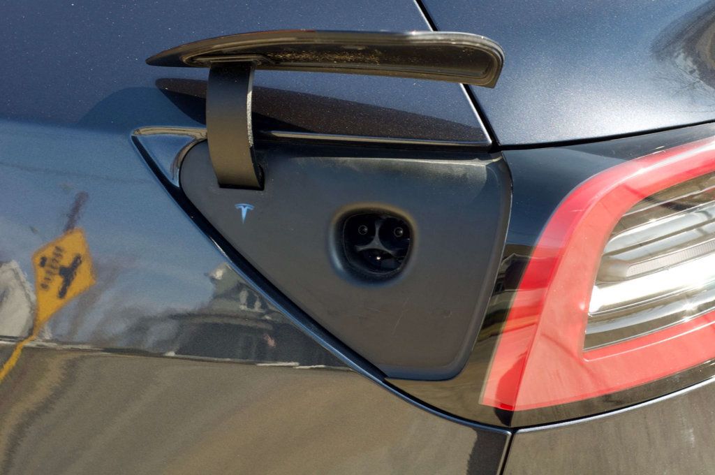 2024 Tesla Model Y LocalTrade/LongRange/HeatedFront&RearSeats/AerialViewCamera - 22982456 - 10