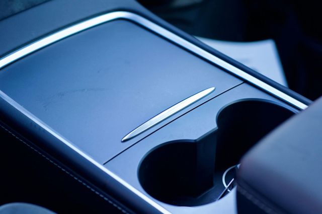 2024 Tesla Model Y LocalTrade/LongRange/HeatedFront&RearSeats/AerialViewCamera - 22982456 - 24