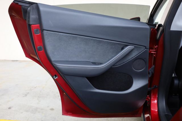 2024 Tesla Model Y Long Range - 23027870 - 17