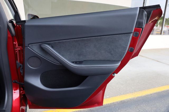 2024 Tesla Model Y Long Range - 23027870 - 21