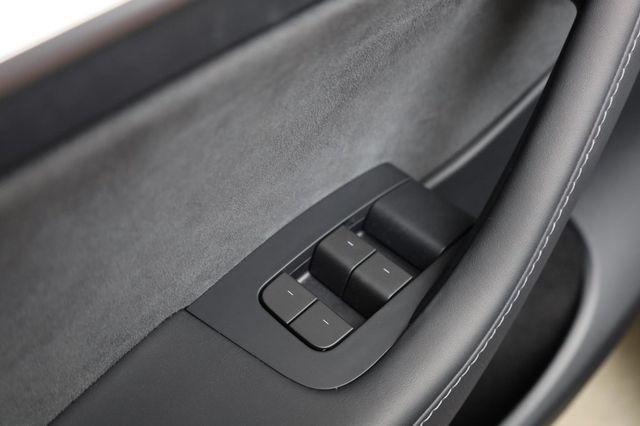2024 Tesla Model Y Long Range - 23027870 - 34
