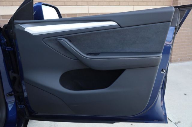 2024 Tesla Model Y Long Range - 23040932 - 27