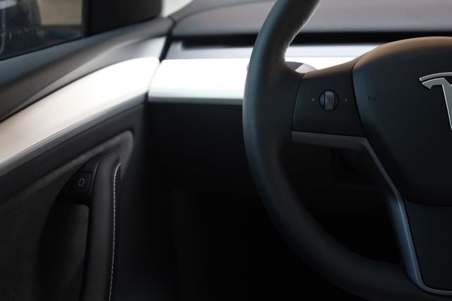 2024 Tesla Model Y Long Range - 23040932 - 34