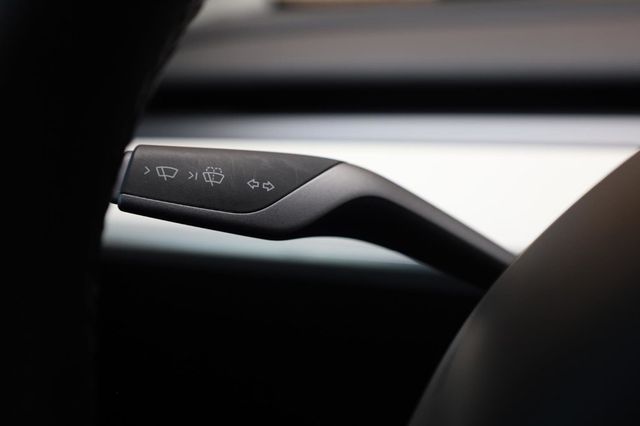 2024 Tesla Model Y Long Range - 23040932 - 36