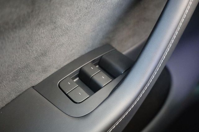 2024 Tesla Model Y Long Range - 23055967 - 32
