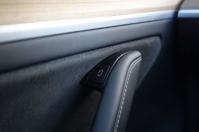 2024 Tesla Model Y Long Range - 23055967 - 33