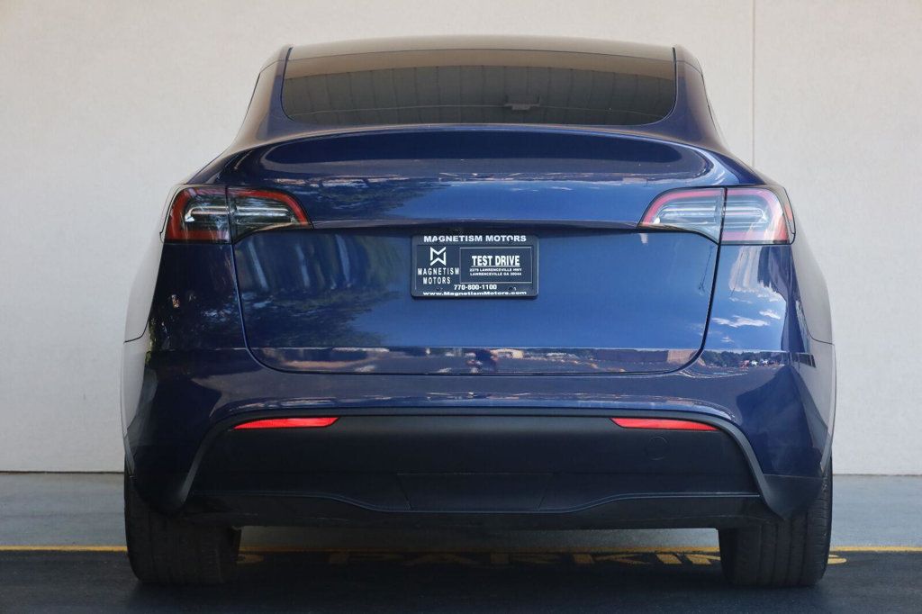 Tesla Model Y photo 10