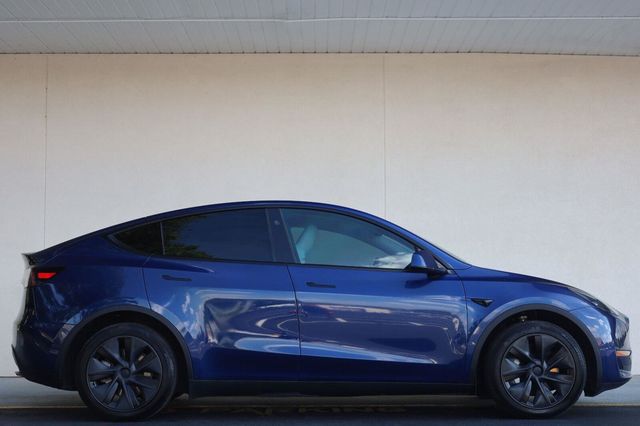 2024 Tesla Model Y Long Range - 23084811 - 1