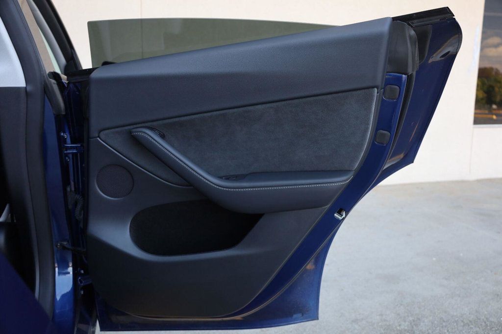 Tesla Model Y photo 21