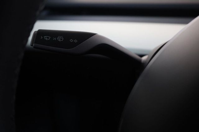 2024 Tesla Model Y Long Range - 23084811 - 31
