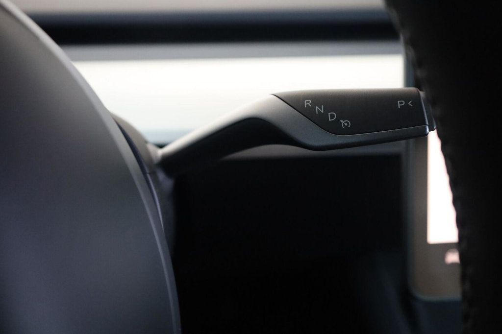 Tesla Model Y photo 33